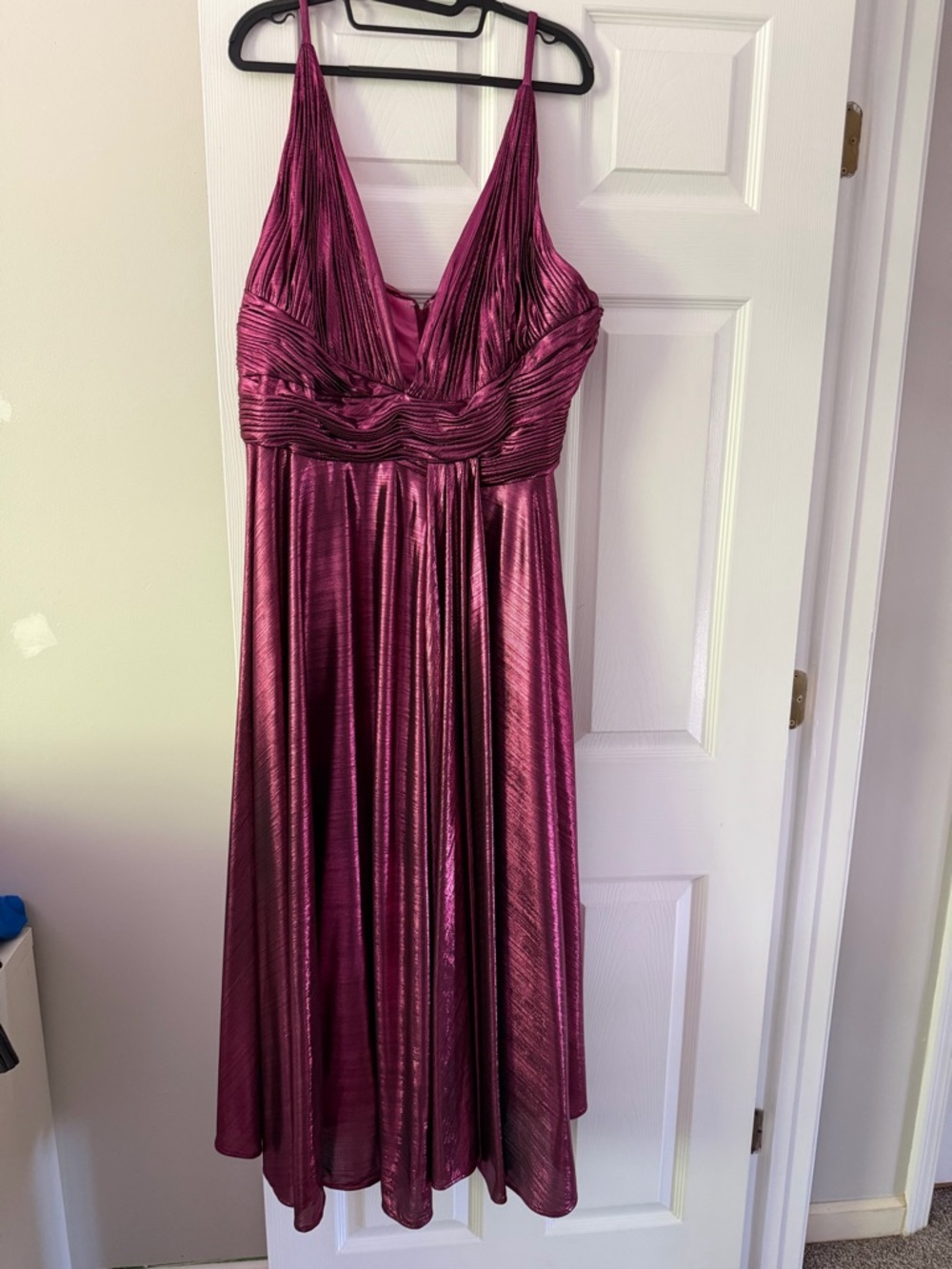 Mac Duggal - Sleeveless V Neck Pleated Top Metallic Dress in Rose/XL
